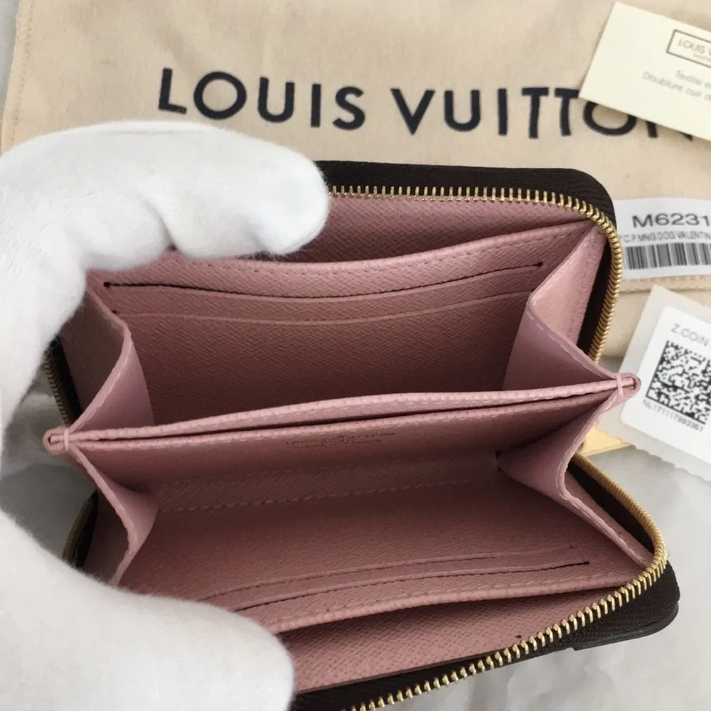 AUTHENTIC Louis Vuitton Valentine Doggy coin purse - Picture 5 of 7